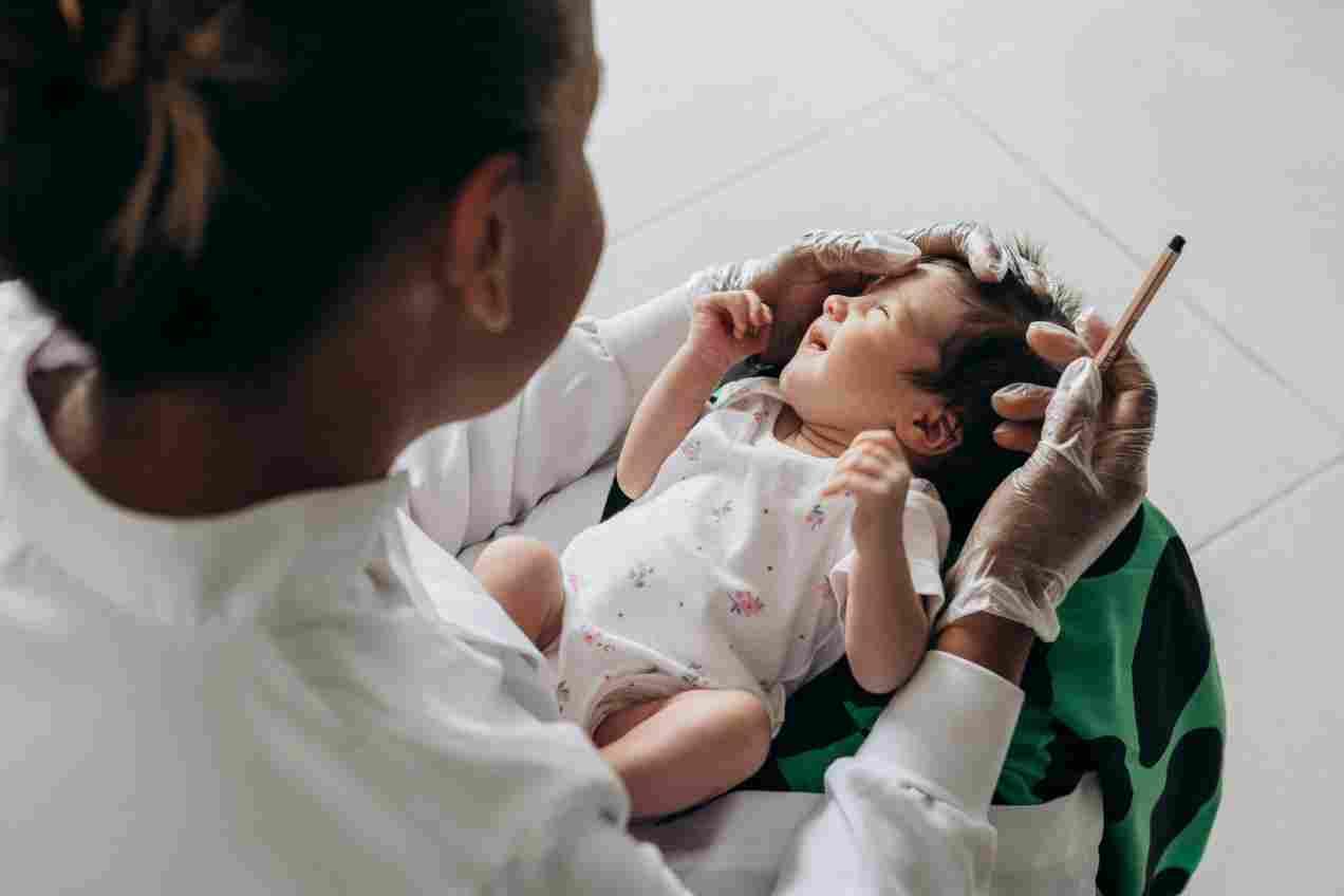 Cara Membersihkan Telinga Bayi Bagian Dalam